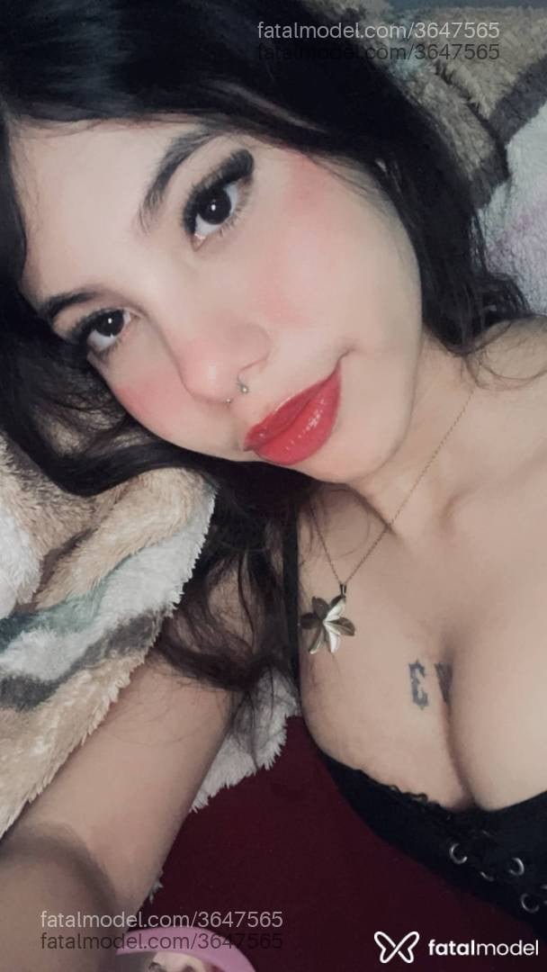 Acompanhante mulher morena (o) de olhos pretos - Vennus Vance