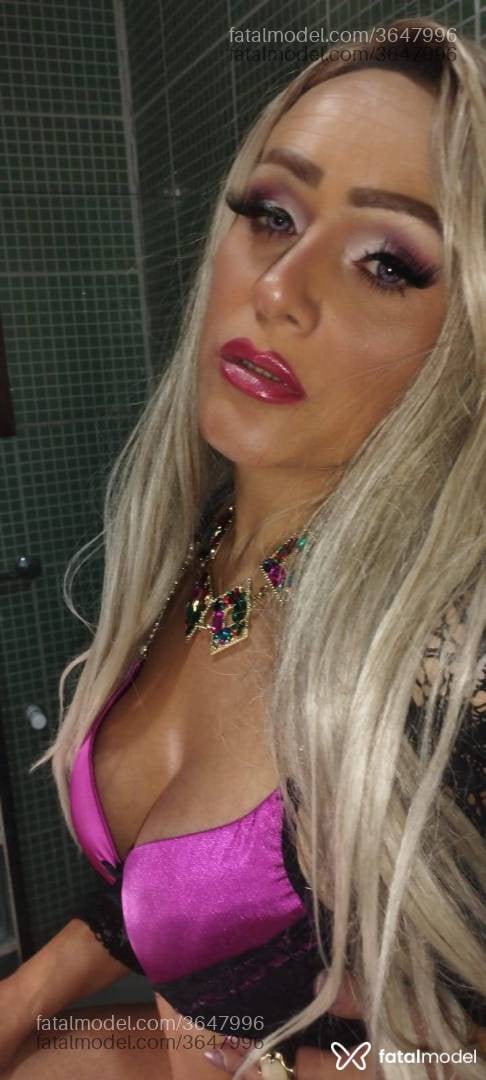 Acompanhante mulher trans loira (o) de olhos castanhos - Thaysa Rath
