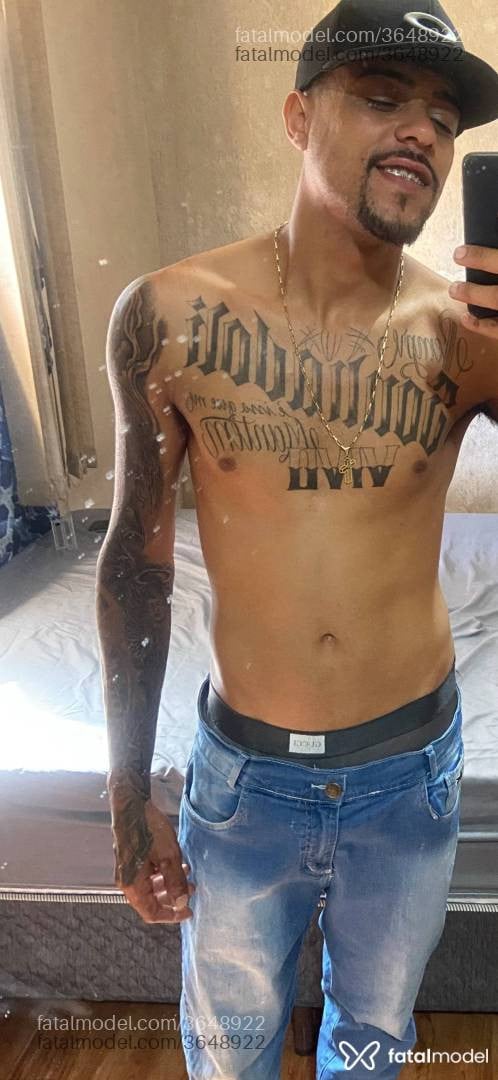 Acompanhante homem morena (o) de olhos castanhos - Junio