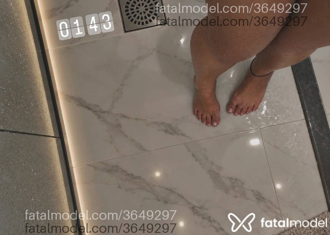 Acompanhante mulher morena (o) de olhos pretos - Bella Delmont