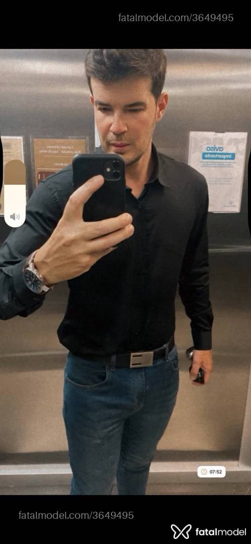 Acompanhante homem com cabelo castanho de olhos castanhos - Alexandre