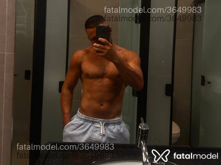 Acompanhante homem morena (o) de olhos pretos - Leonardo
