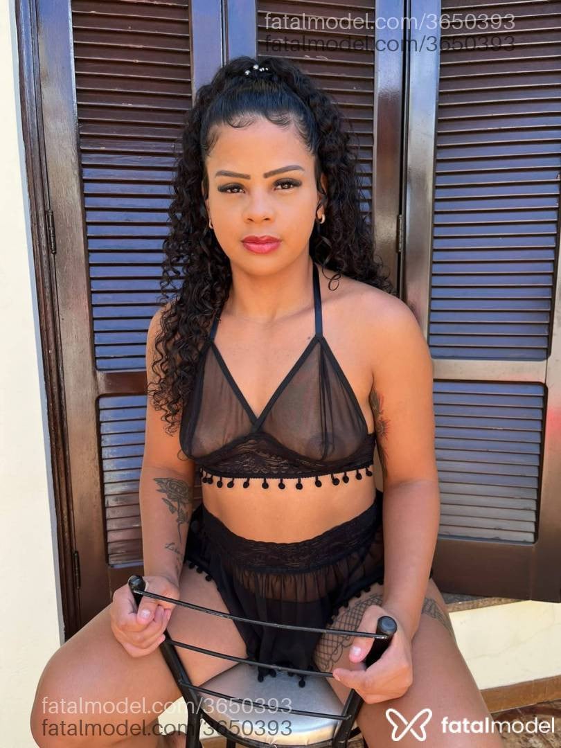 Acompanhante mulher morena (o) de olhos castanhos - Eduarda Navarro