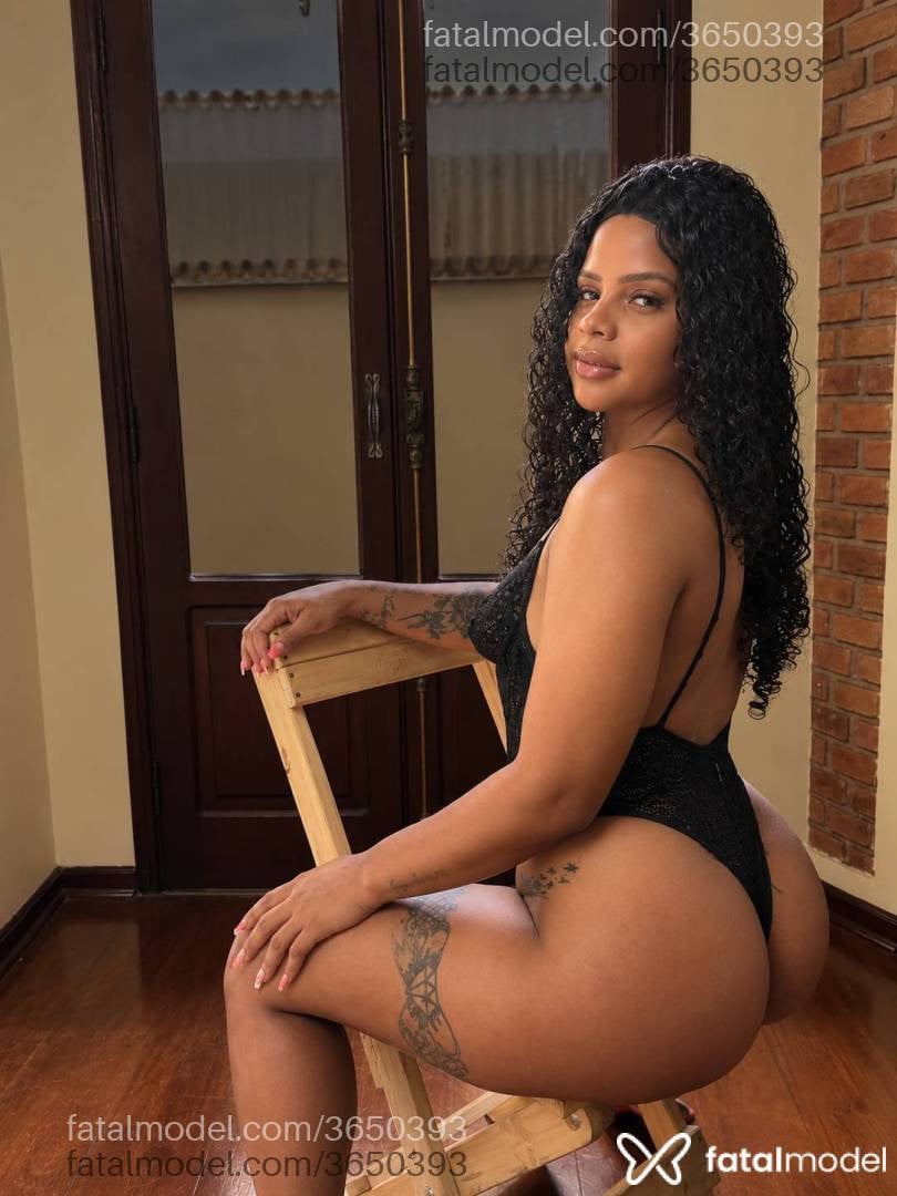 Acompanhante mulher morena (o) de olhos castanhos - Eduarda Navarro