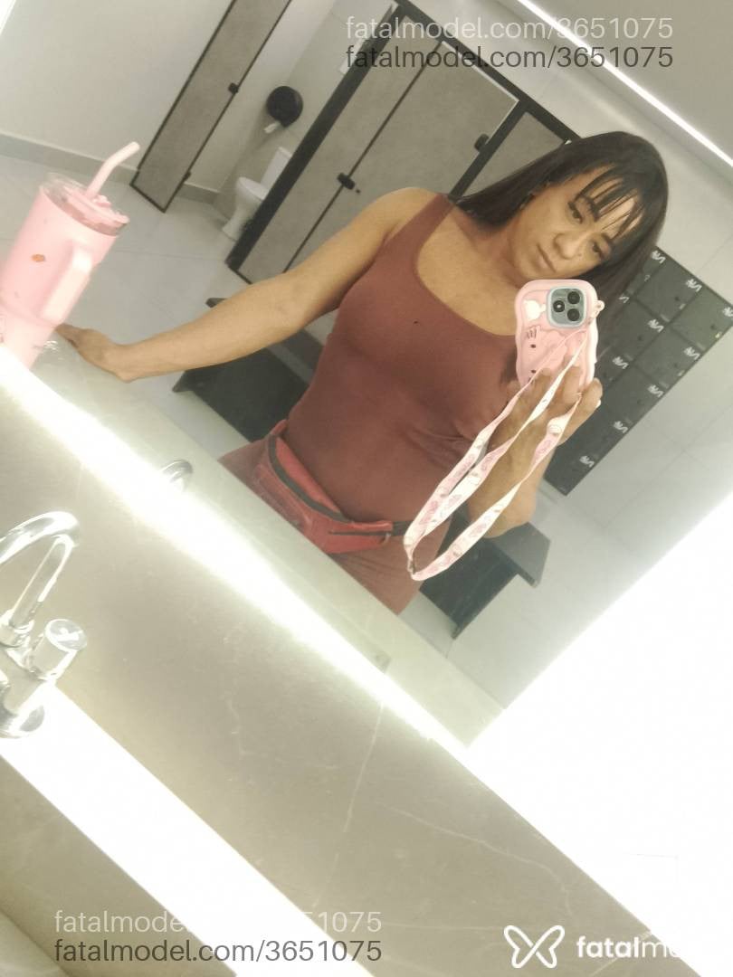 Acompanhante mulher com cabelo castanho de olhos mel - Jennifer