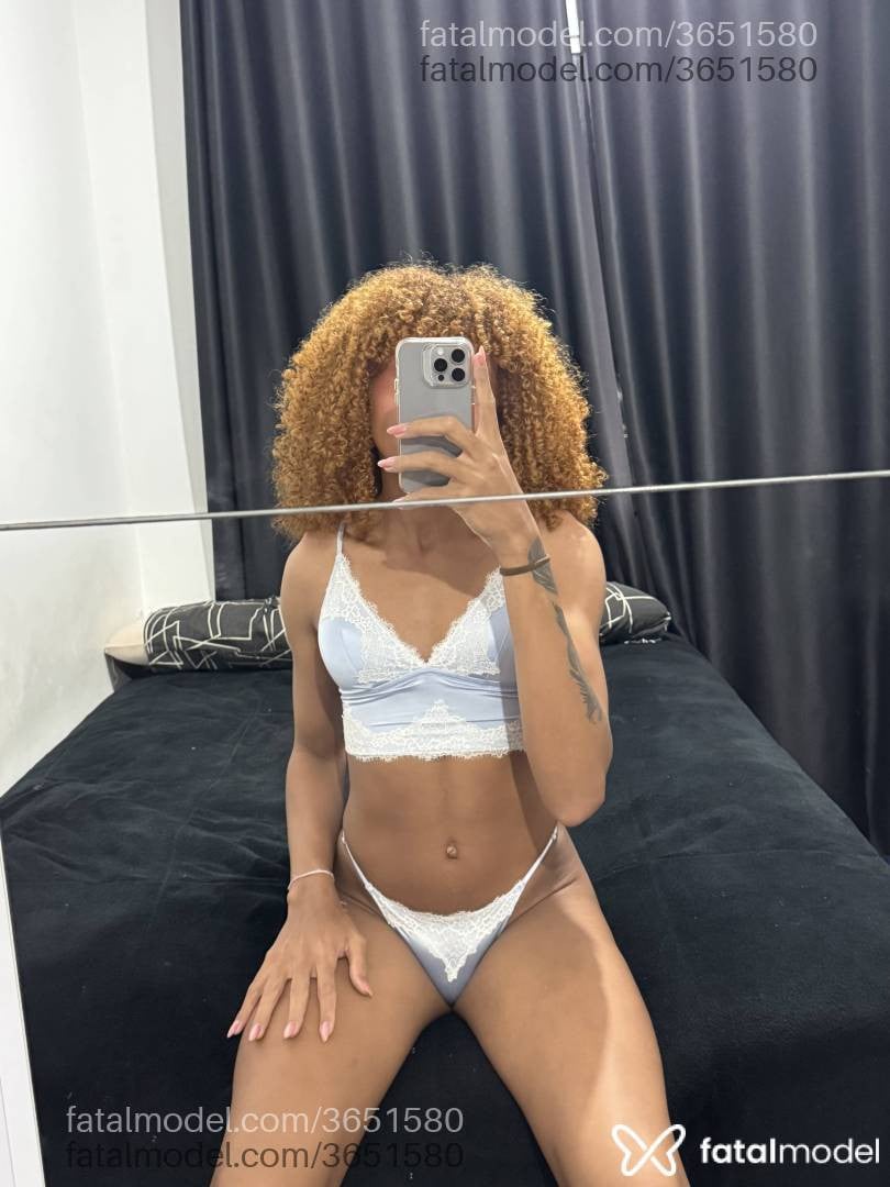 Acompanhante mulher trans ruiva (o) de olhos pretos - Valentina