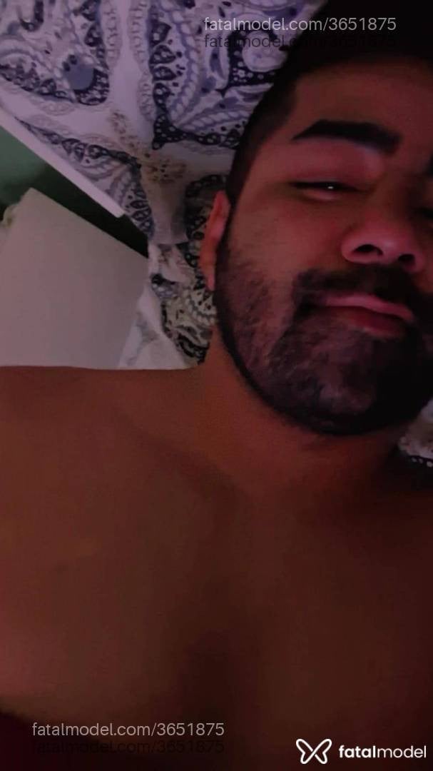 Acompanhante homem morena (o) de olhos castanhos - Ofefe Mestiço