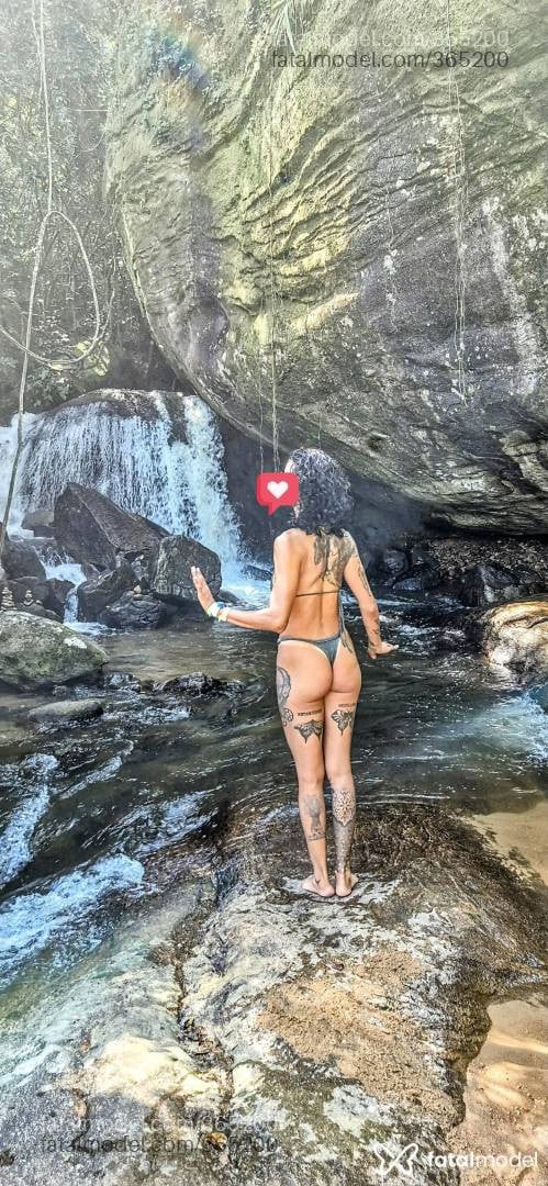 Acompanhante mulher com cabelo castanho de olhos castanhos - Alice