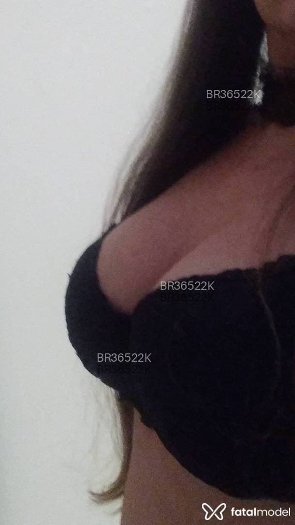 Acompanhante mulher loira (o) de olhos castanhos - LUNNA Acompanhante mulher loira (o) de olhos castanhos - LUNNA