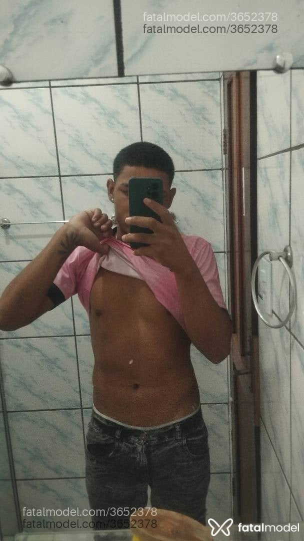 Acompanhante homem morena (o) de olhos pretos - Menormolhado