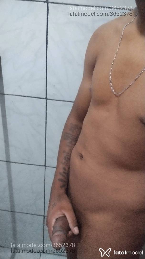 Acompanhante homem morena (o) de olhos pretos - Menormolhado