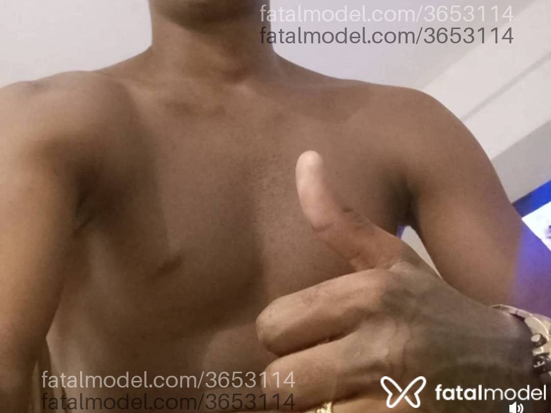 Acompanhante homem com cabelo castanho de olhos castanhos - Pedro