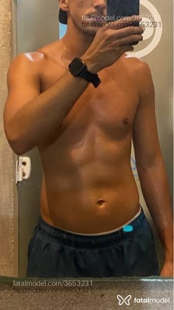 Acompanhante homem com cabelo castanho de olhos castanhos - Oliver
