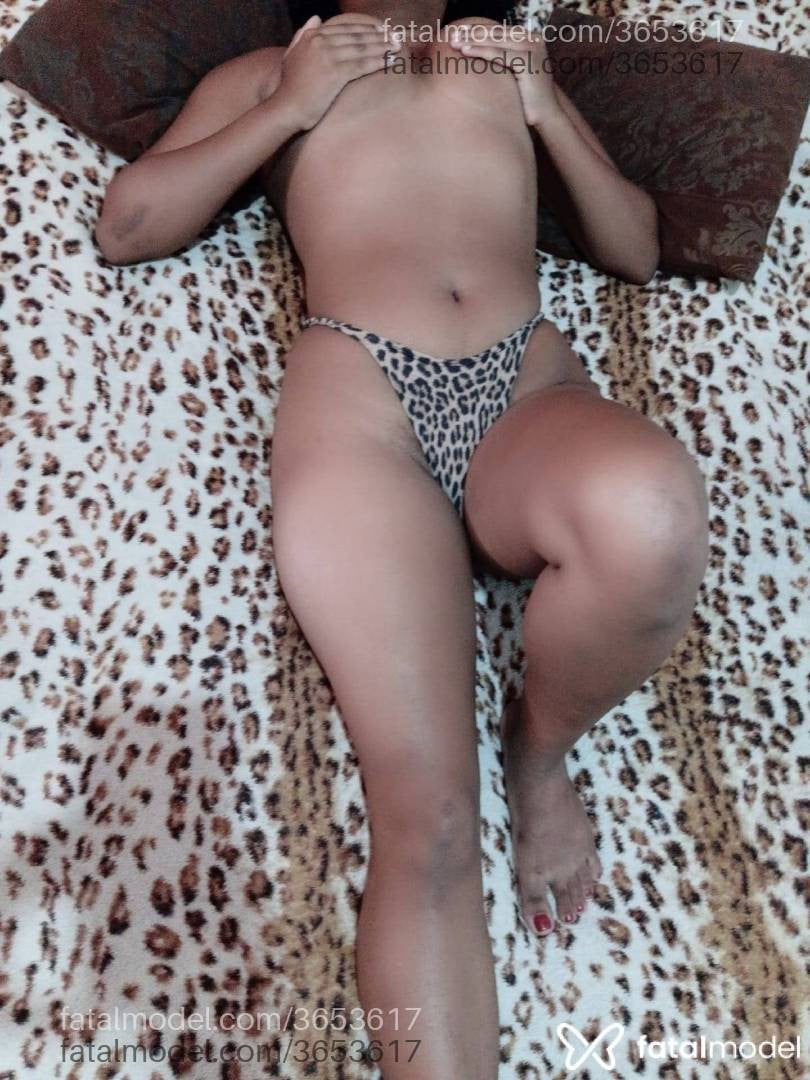 Acompanhante mulher morena (o) de olhos castanhos - Sarah Janny