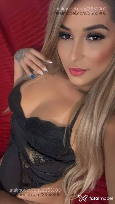 Acompanhante mulher loira (o) de olhos pretos - Jenny