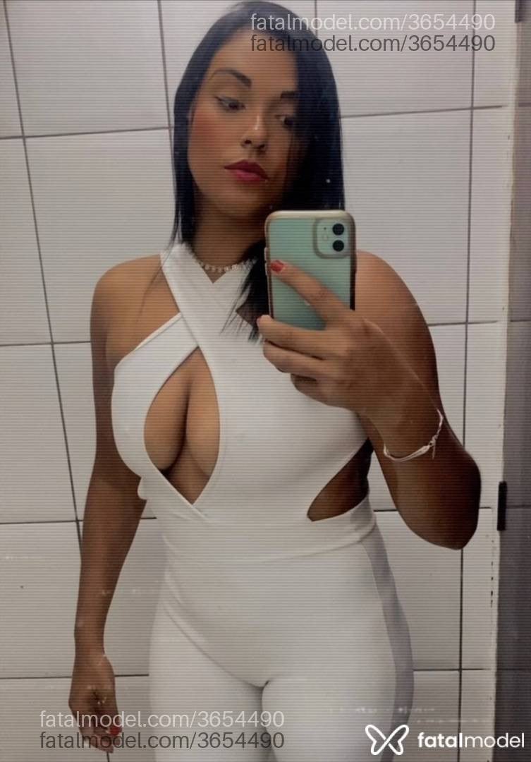 Acompanhante mulher morena (o) de olhos pretos - Gabriela
