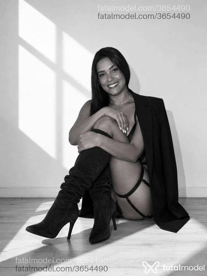 Acompanhante mulher morena (o) de olhos pretos - Gabriela