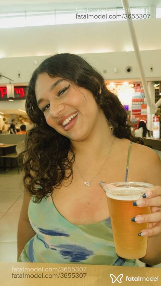 Acompanhante mulher morena (o) de olhos pretos - Cherrykiss