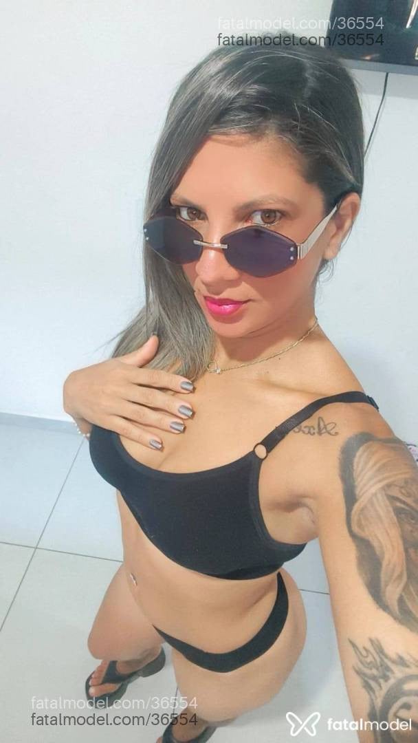 Acompanhante mulher loira (o) de olhos mel em Baixo Guandu - Mel Lisboa