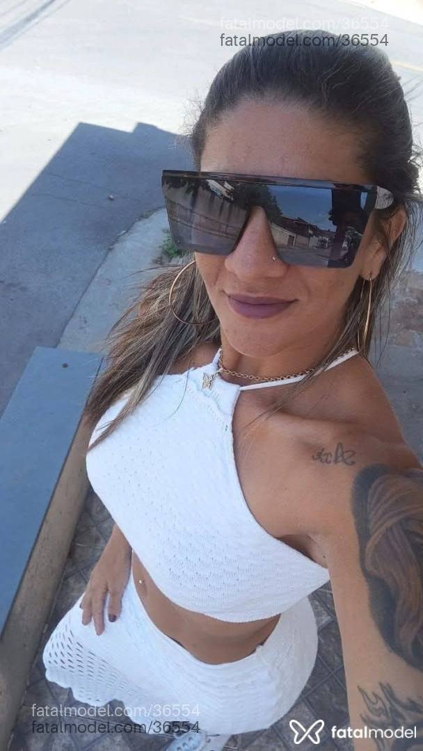 Acompanhante mulher loira (o) de olhos mel em Baixo Guandu - Mel Lisboa