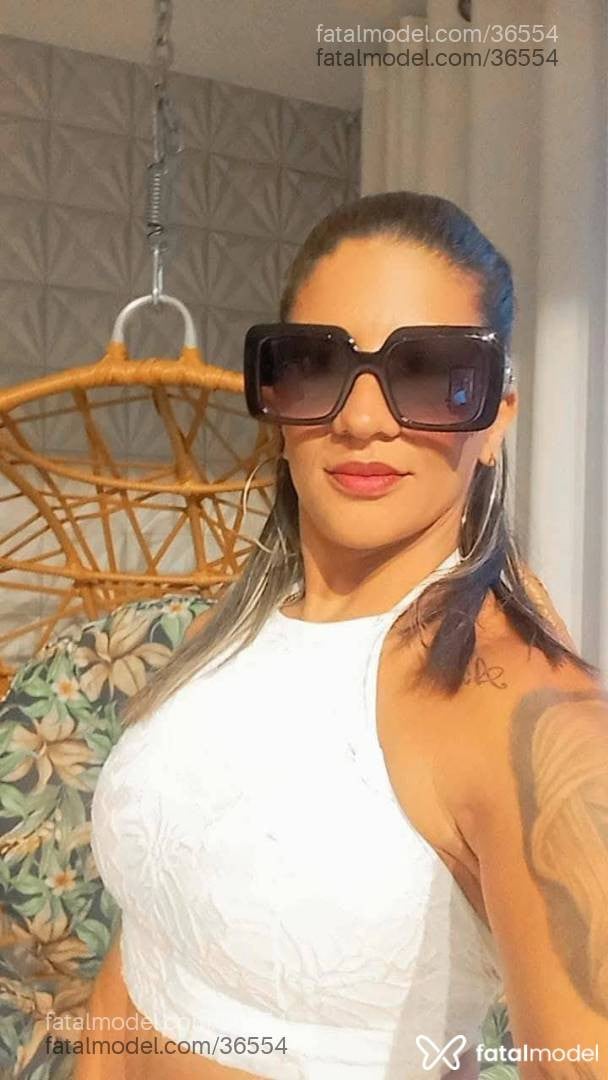 Acompanhante mulher loira (o) de olhos mel - Mel Lisboa
