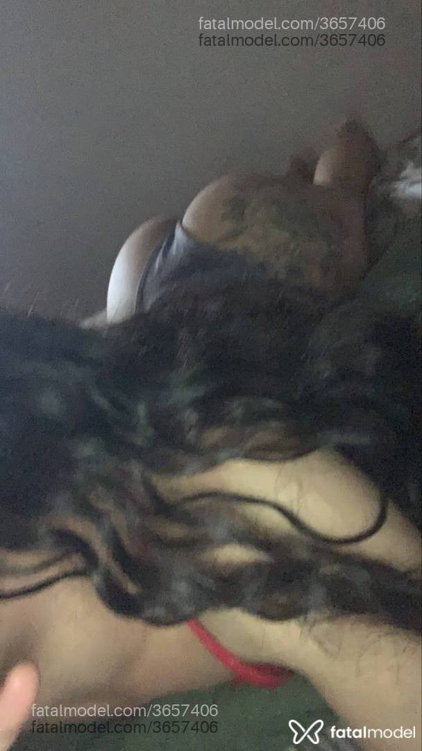Acompanhante mulher trans com cabelo castanho de olhos pretos - Mirela Araujo