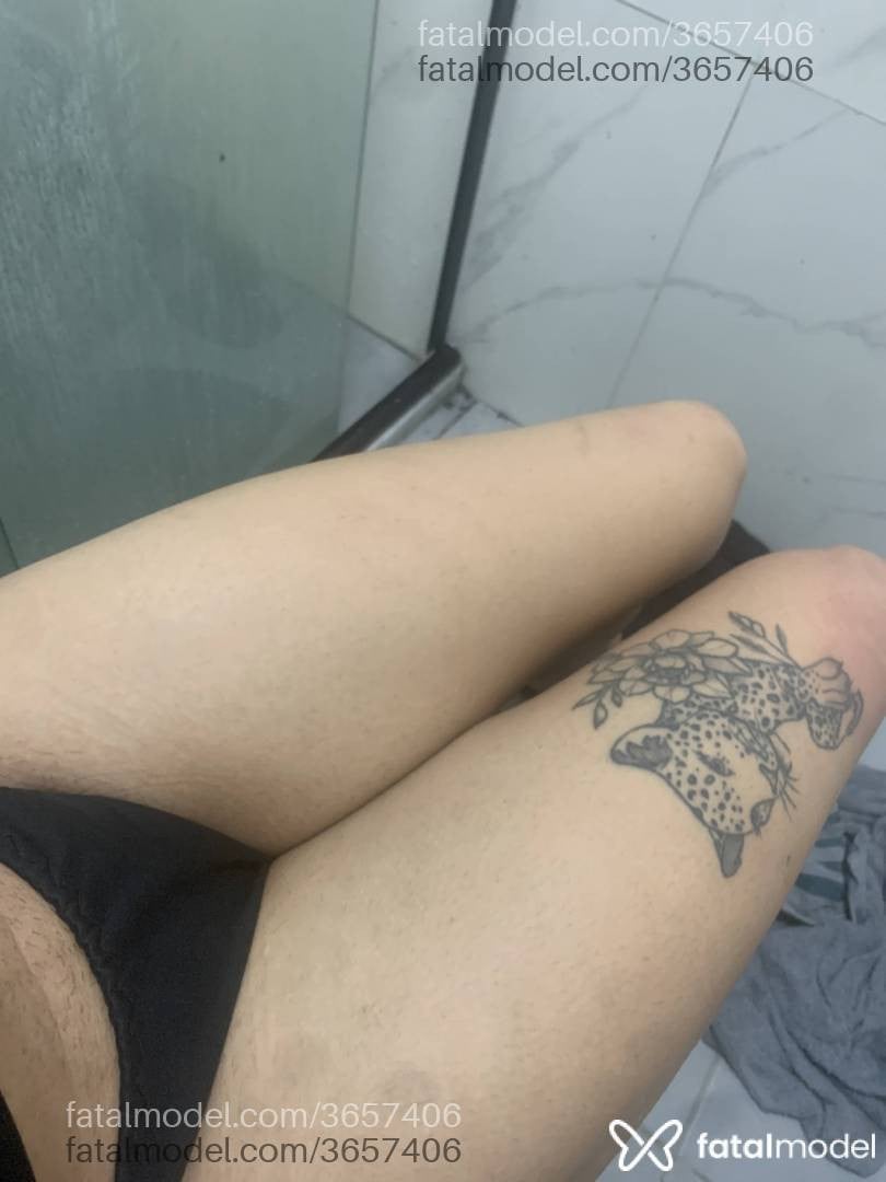 Acompanhante mulher trans com cabelo castanho de olhos pretos - Mirela Araujo