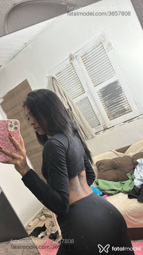 Acompanhante mulher morena (o) de olhos pretos - Vitória