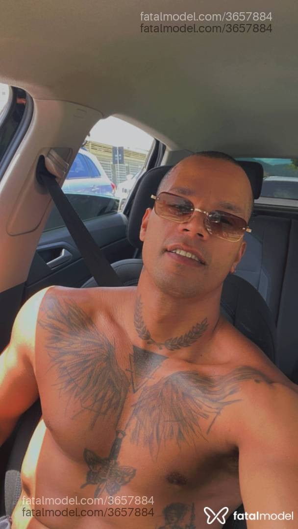 Acompanhante homem sem cabelo de olhos castanhos - Thiago