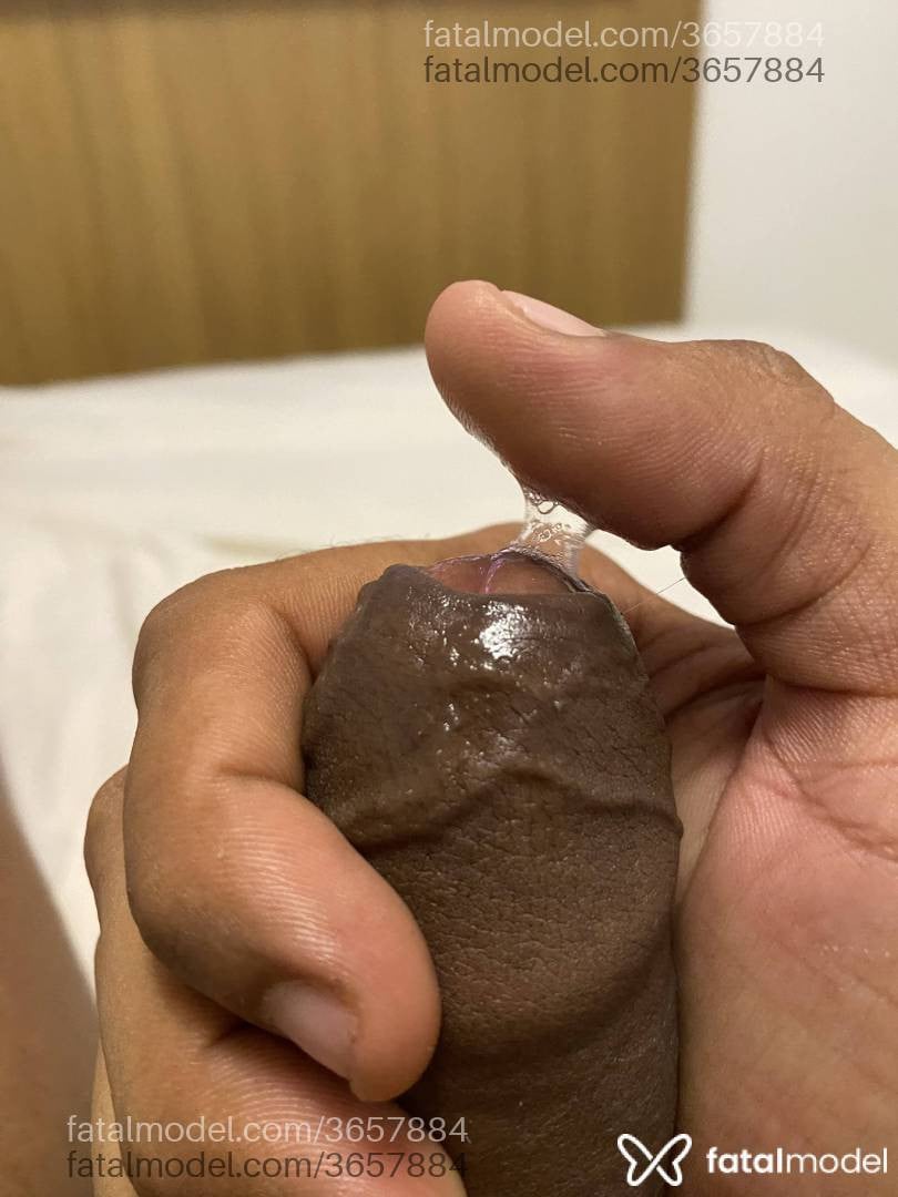 Acompanhante homem sem cabelo de olhos castanhos - Thiago