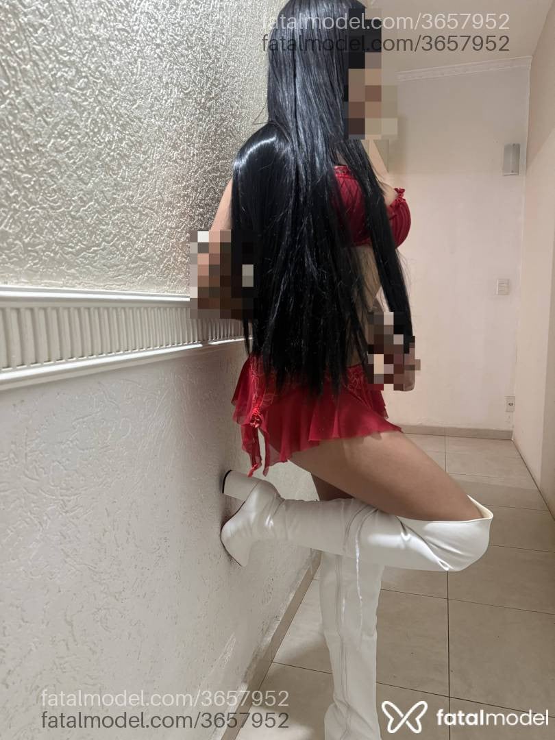 Acompanhante mulher com cabelo castanho de olhos mel - Pietra