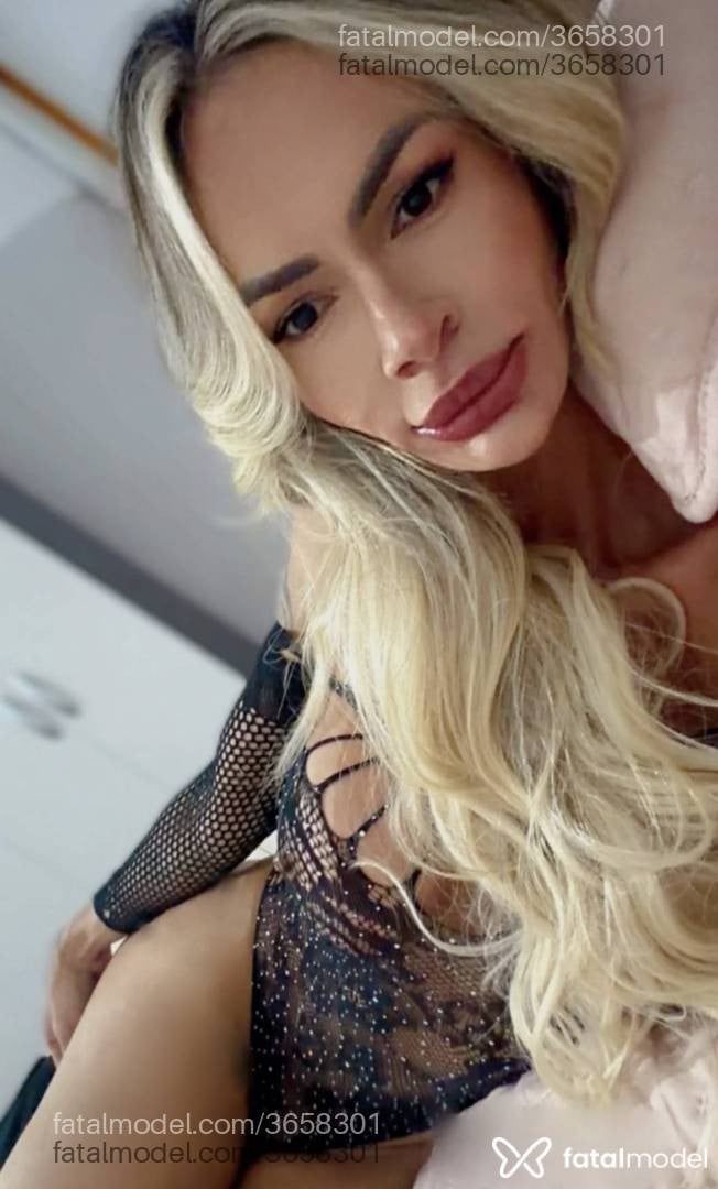 Acompanhante mulher trans loira (o) de olhos castanhos - Rayssa