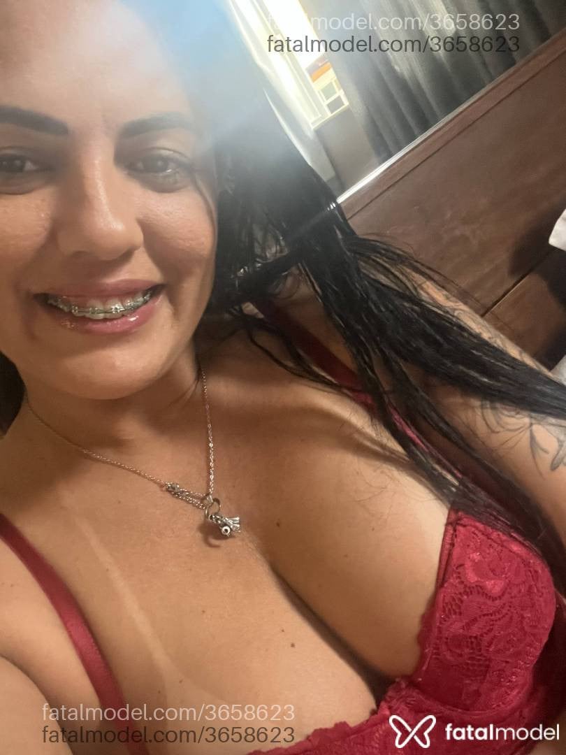Acompanhante mulher com cabelo castanho de olhos pretos - Kiara