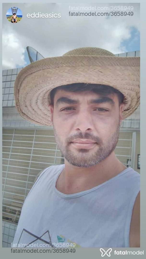 Acompanhante homem com cabelo castanho de olhos verdes - Lobosolitário