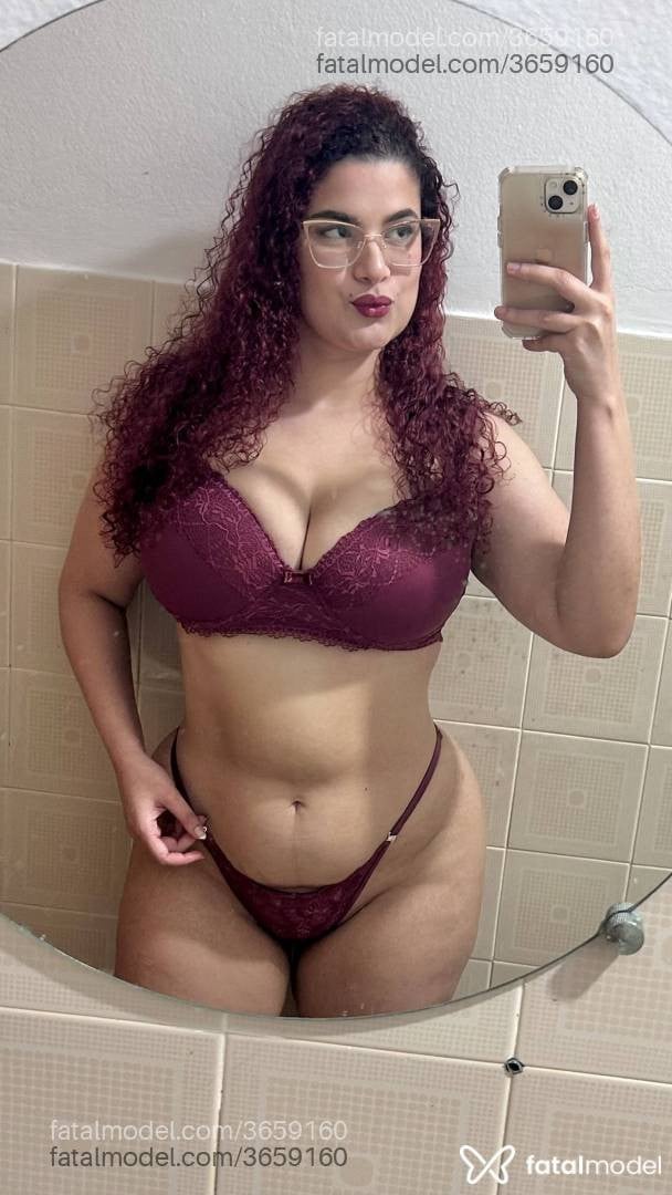 Acompanhante mulher ruiva (o) de olhos castanhos - Luísa