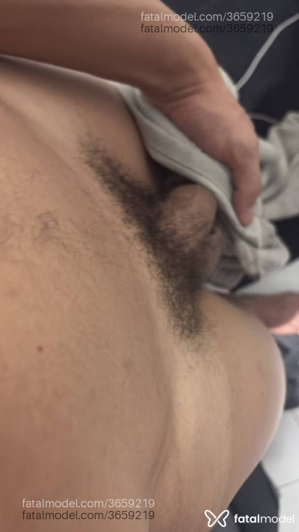 Acompanhante homem com cabelo castanho de olhos castanhos - Thiago