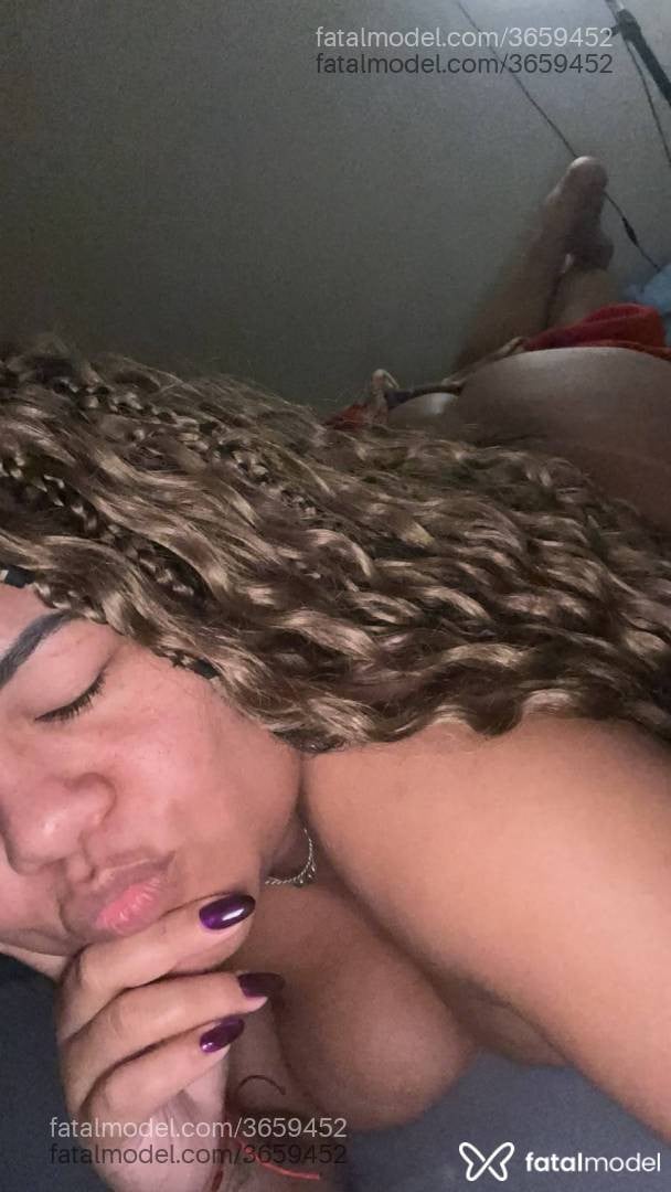 Acompanhante mulher morena (o) de olhos castanhos - Monique