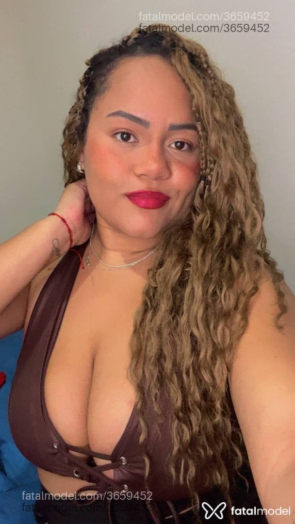 Acompanhante mulher morena (o) de olhos castanhos - Monique