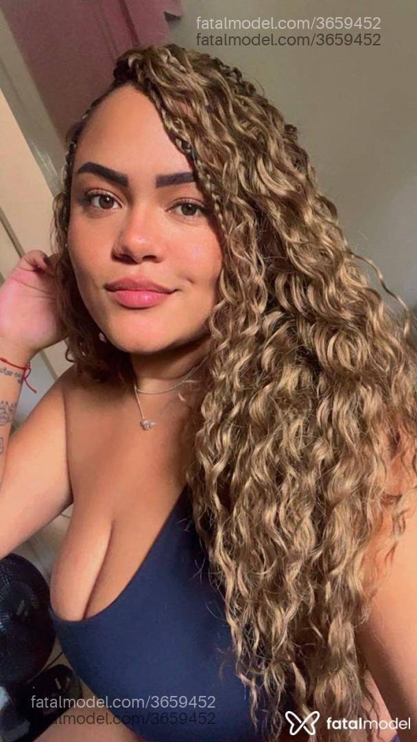 Acompanhante mulher morena (o) de olhos castanhos - Monique