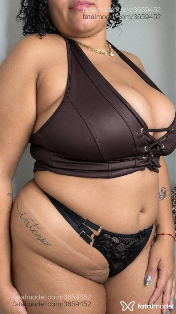 Acompanhante mulher morena (o) de olhos castanhos - Monique