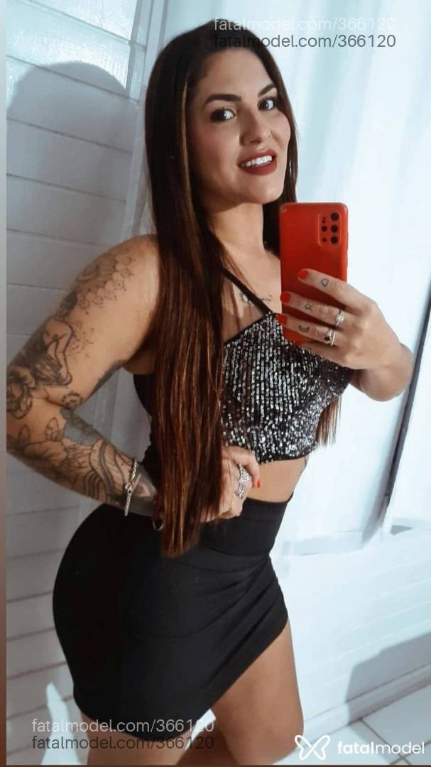 Acompanhante mulher morena (o) de olhos castanhos - Syl reis