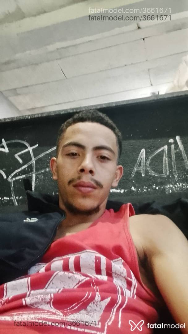 Acompanhante homem com cabelo castanho de olhos mel - Gusman