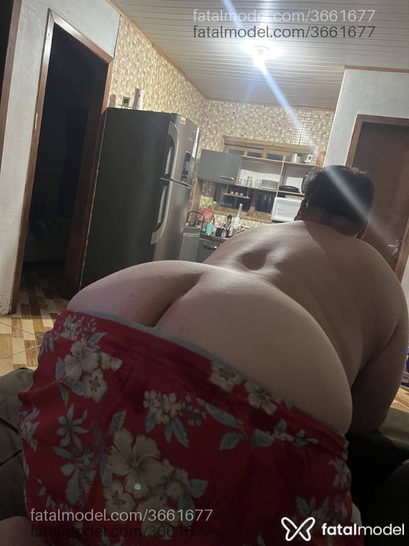 Acompanhante homem com cabelo castanho de olhos verdes - Guizinho