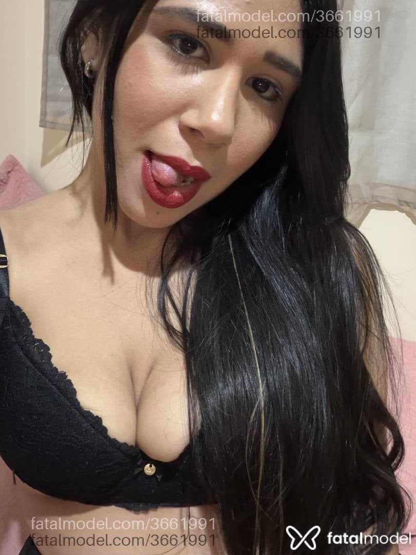 Acompanhante mulher morena (o) de olhos pretos - Bella