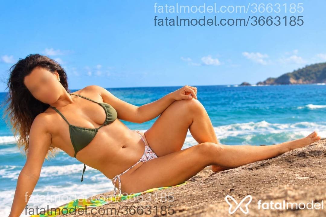Acompanhante mulher com cabelo castanho de olhos castanhos - Milena Albuquerque
