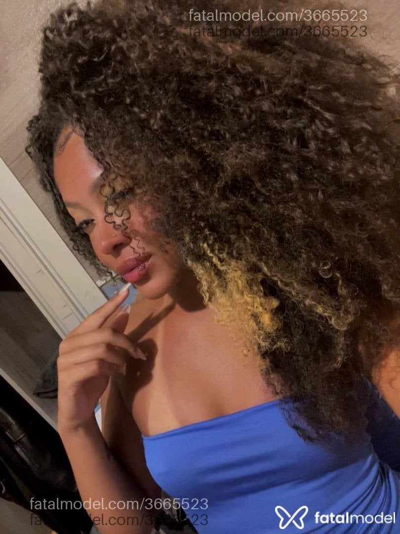 Acompanhante mulher morena (o) de olhos pretos - Jade