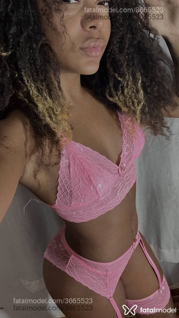 Acompanhante mulher morena (o) de olhos pretos - Jade