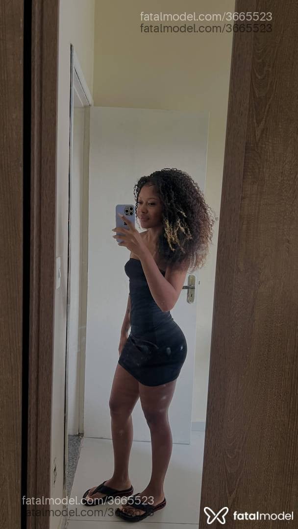 Acompanhante mulher morena (o) de olhos pretos - Jade