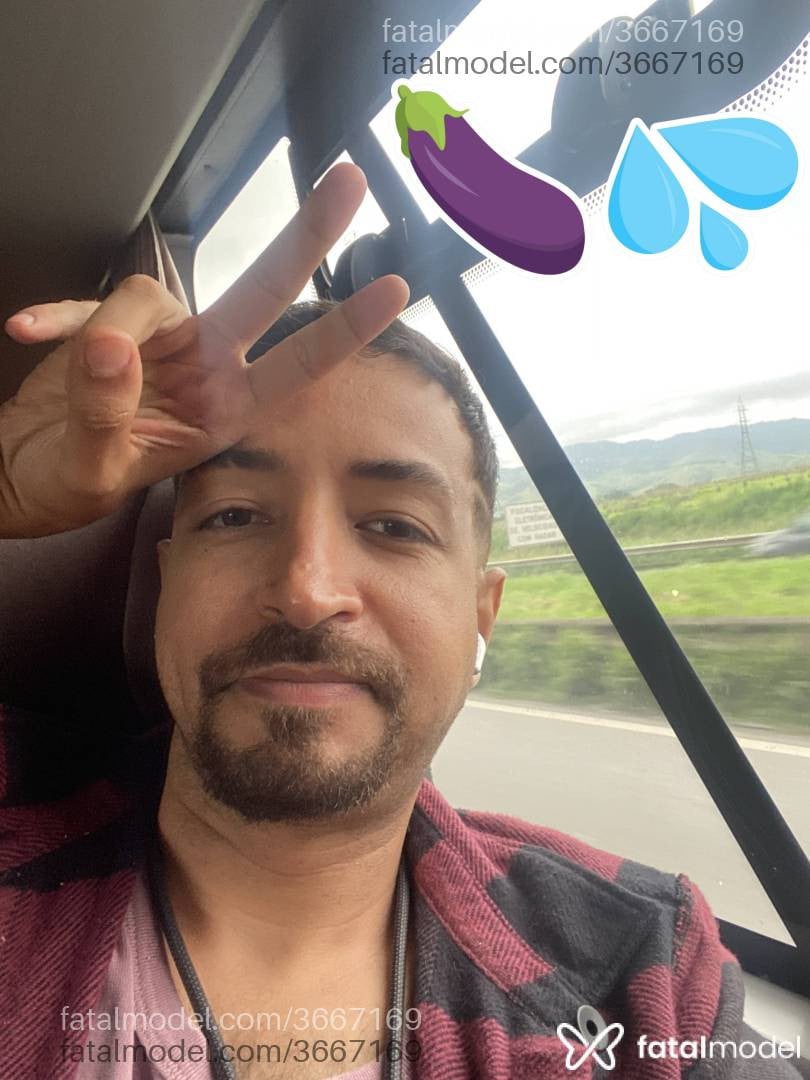 Acompanhante homem com cabelo castanho de olhos castanhos - Dothung