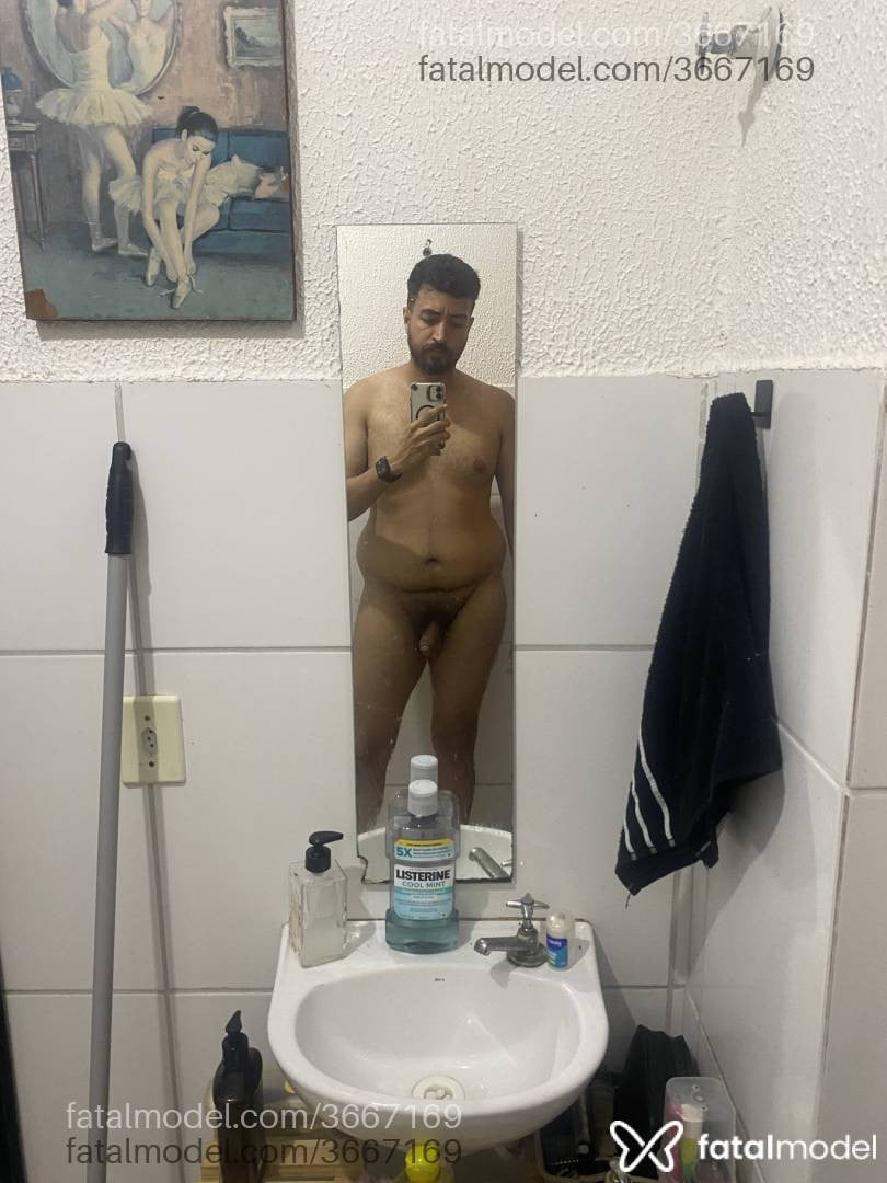 Acompanhante homem com cabelo castanho de olhos castanhos - Dothung